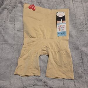 ✨️SPANX Assets Shaping High-Waist Shorts in Tan✨️